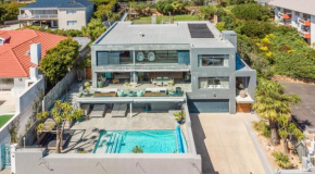 ViLLA LOOKOUT CAMPS BAY
